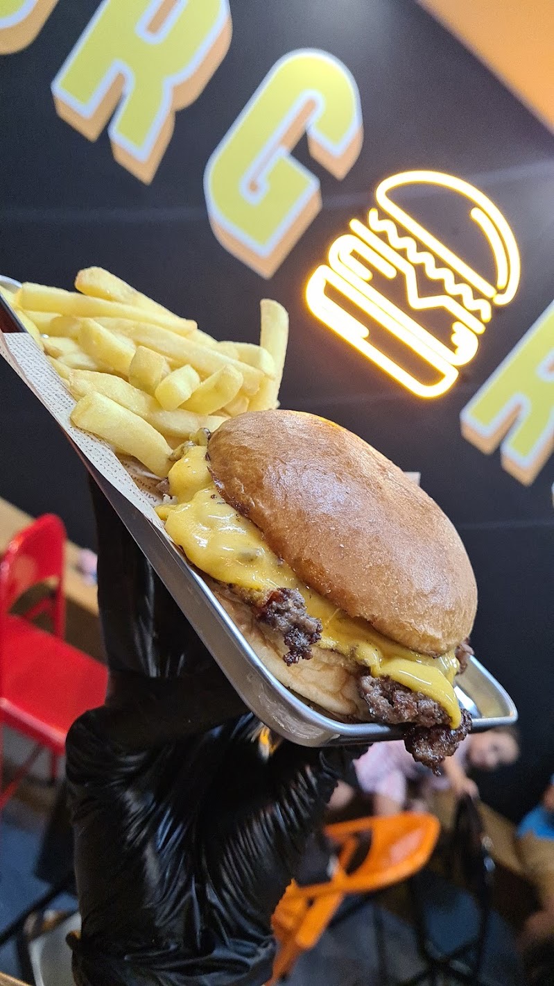 Smash burger BurgOrion con patatine